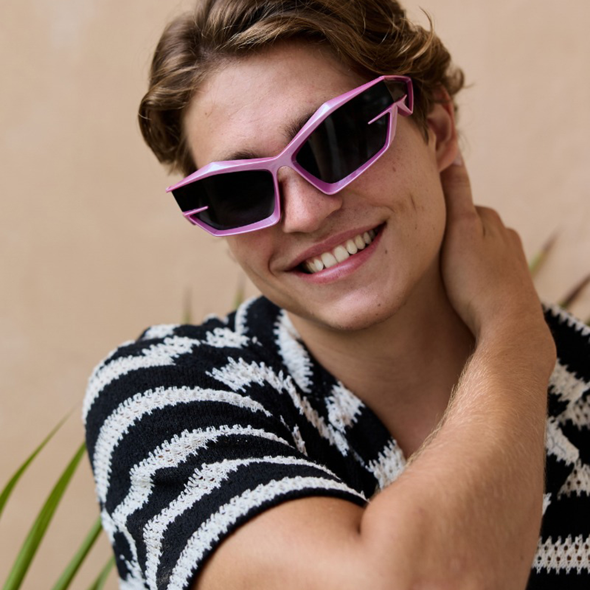 Lunettes de soleil futuristes violettes avec verres latéraux – Verres noirs - Afbeelding 4